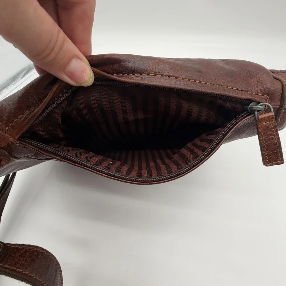 Jack Georges Brown Leather Crossbody Voyager Messenger Bag Vertical Pocket Purse